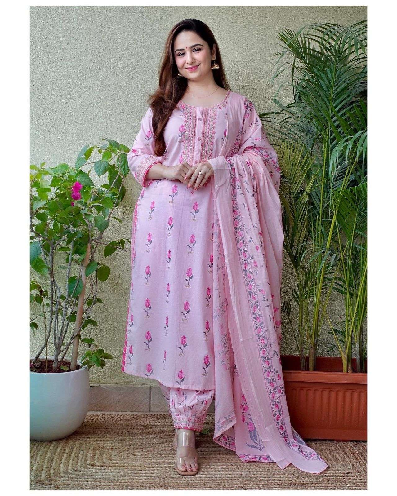pink hand painted afghani suit afghani suit set hand painted motifs it is paired with matching afghani pants and dupatta afghani suit pink colour afghani suit set  