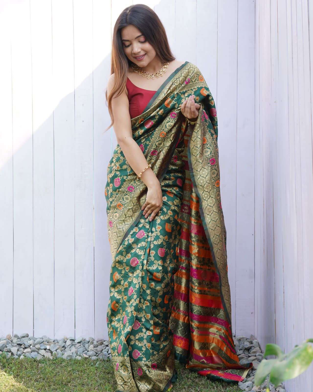 mina rich weaving saree fabric soft lichi silk blouse constrast lichi silk blouse work jacquard waving work with gold waving all over saree 