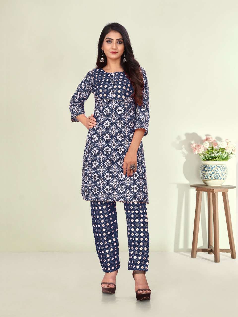 ready to wear kurti n pant set fabric cotton print both top and bottom cotton straight readymade kurtie with pant in affordable price 