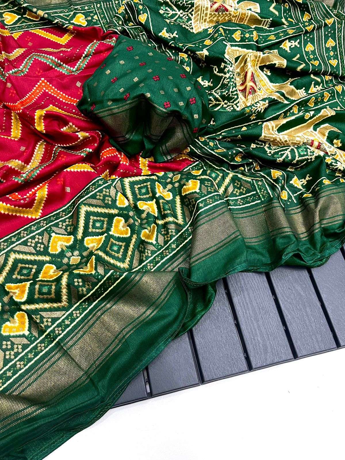 rajwadi fabric soft dolla silk fabric  rajwadi design with heavy foil print and fancy tussels with foll piko complete saree and running blouse stylish saree 