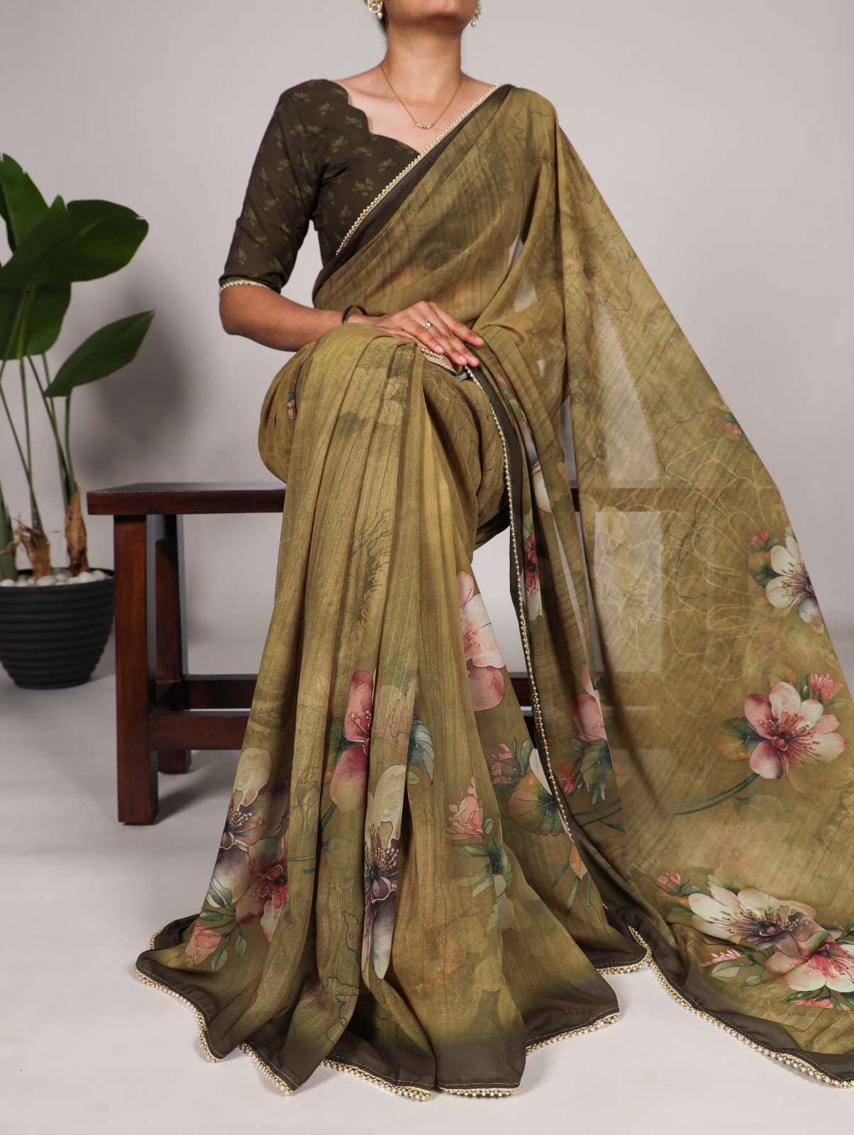 georgette saree floral georgette simply stunning ynf7005 saree saree fabric georgette saree work floral print with lace border saree length meter blouse georgette floral print with lace border