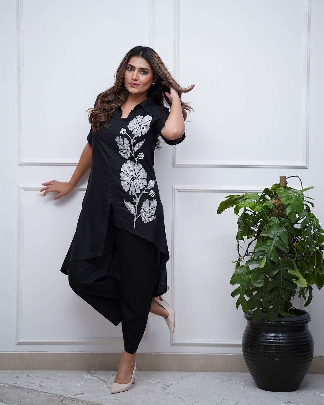 look trendy and stylish in our new cord set with beautiful thread embroidery detailing available in two amazing colours with beautiful updown pattern size m to xxl fabric pure cotton coord set