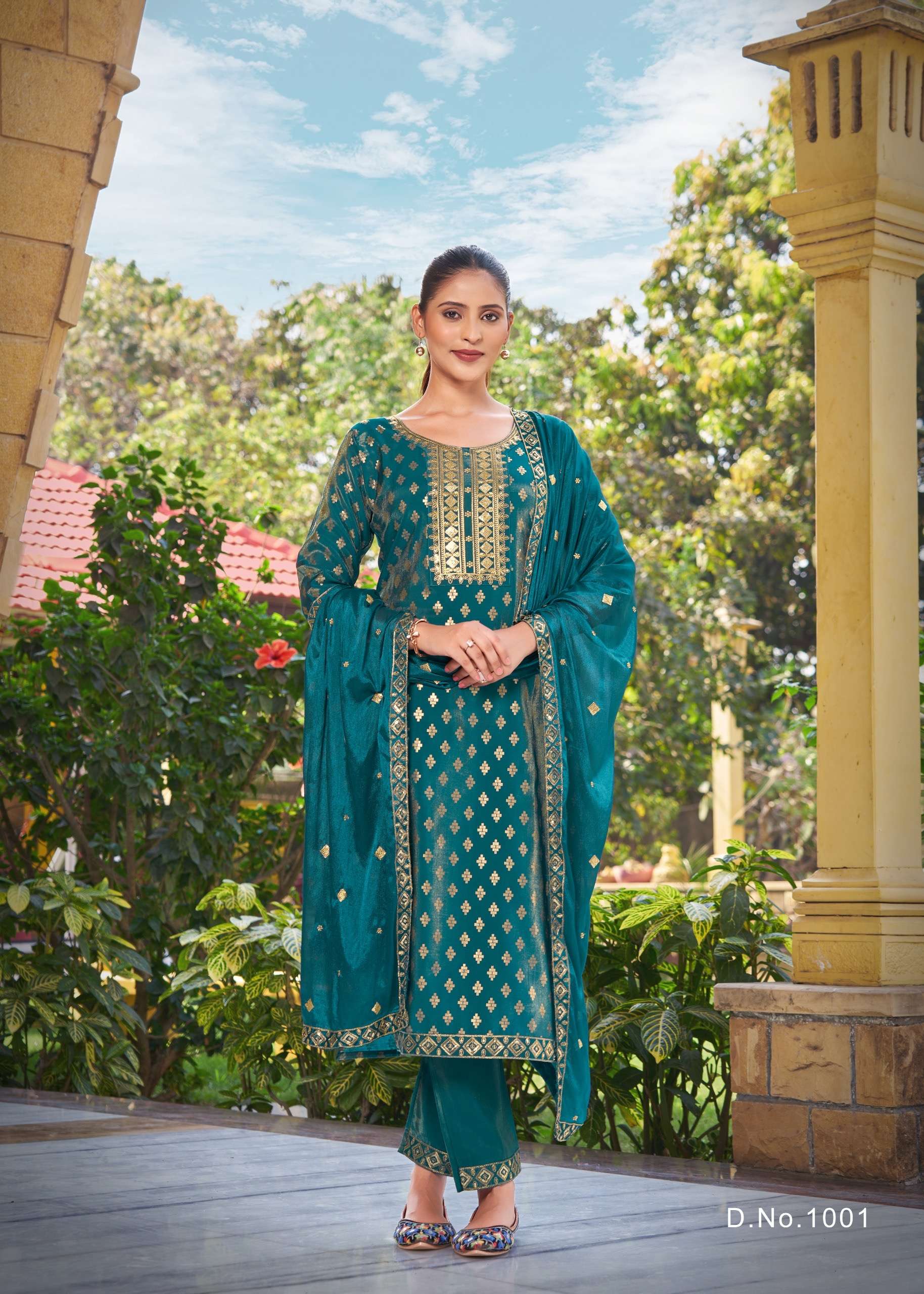 mannat kurti plus pent plus dupattatop pure viscose simmer roman  with embroidery n gold print bottom pure viscose simmer roman with embroidery size m to 5xl
